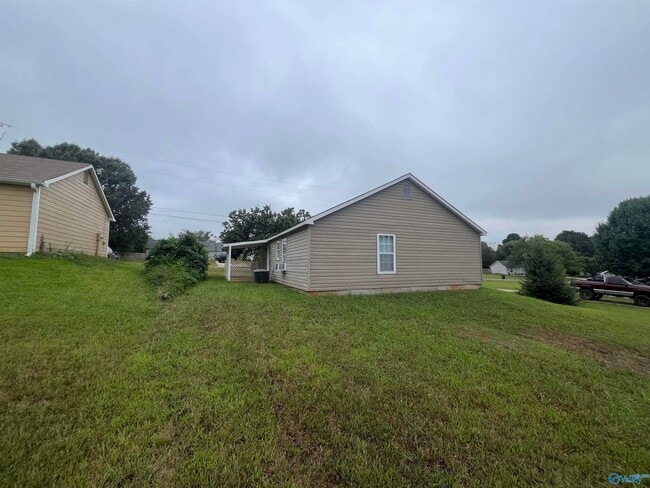 Building Photo - 121 Bramblebush Dr
