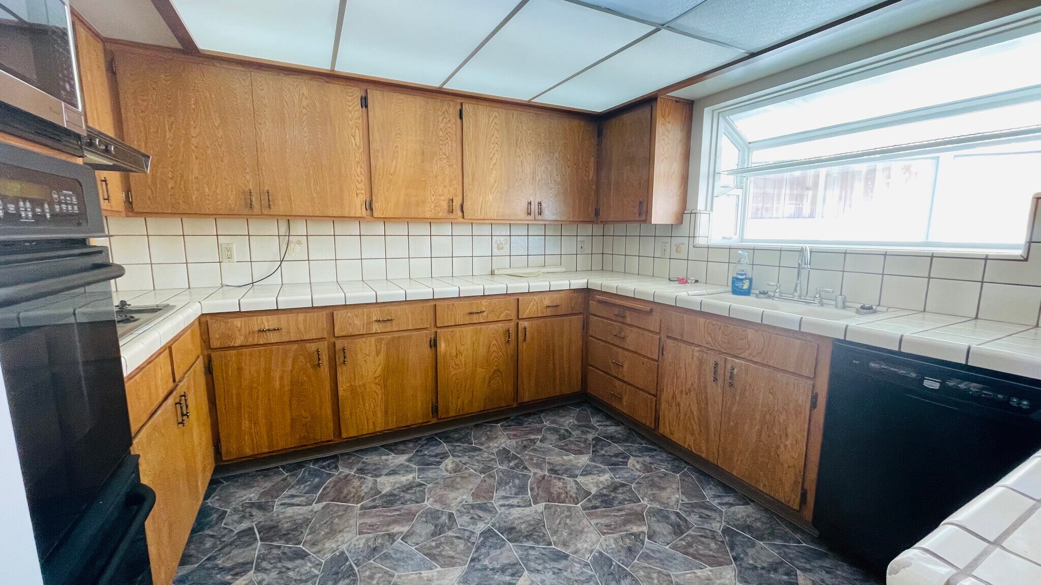 Kitchen - 520 Escalona Dr