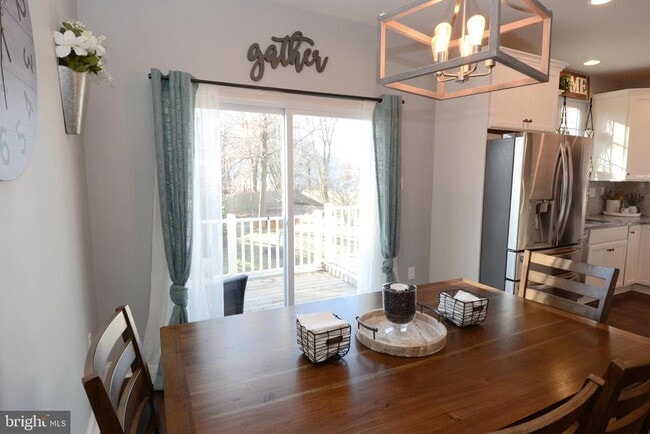 Building Photo - 326 W Hamlin Ave