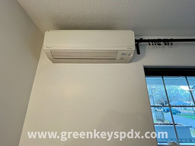 Building Photo - 3-Bedroom, 1.5-Bathroom House near Kenton Park, Off-Street Parking, Fenced Yard, Washer and Dryer