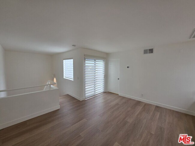 Building Photo - 1421 Greenfield Ave