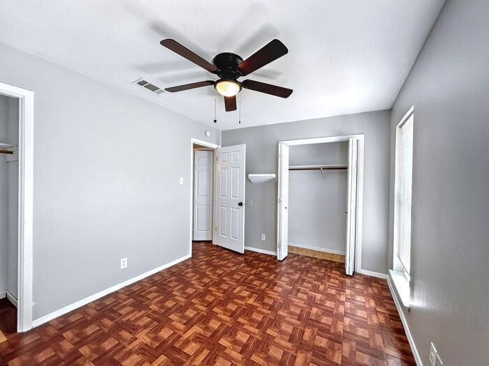 Building Photo - 1304 Parsons Dr