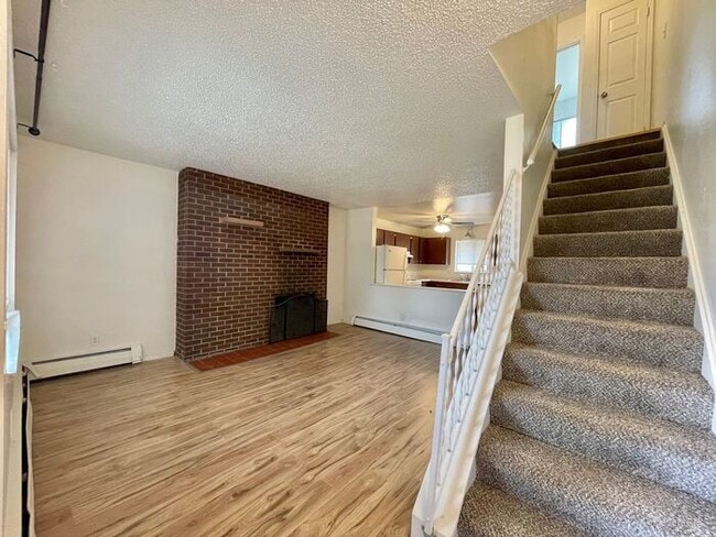 Primary Photo - Beautiful 2 Bedroom Town Home!