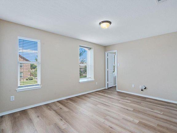 Building Photo - 904 Lonesome Lilly Way