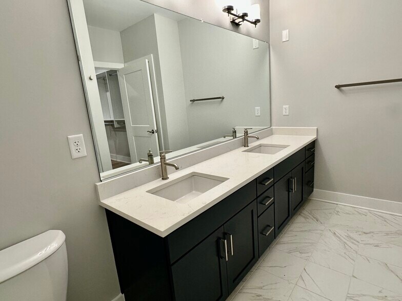 Primary Bath - 76 Old Mill Bottom Rd N