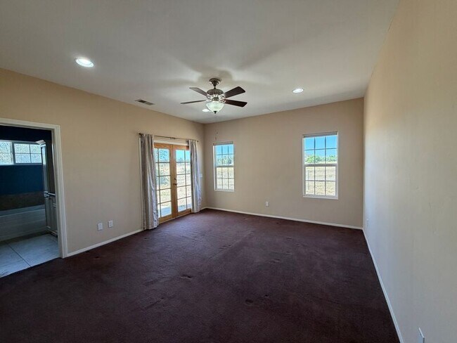 Building Photo - 32586 Galleano Ave