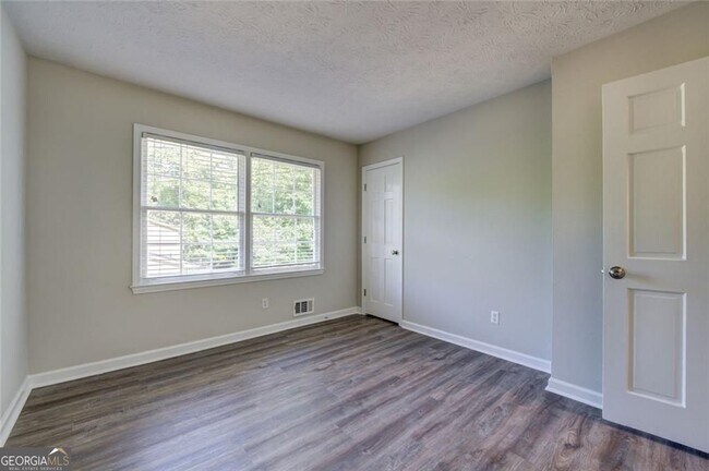 Building Photo - 4566 Mountain Creek Dr