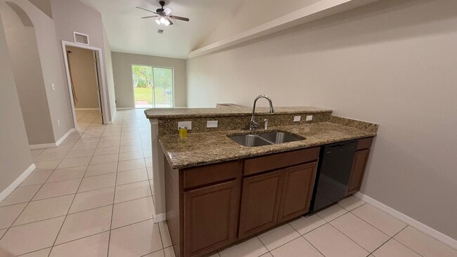 Building Photo - 1619-1621 SW 33rd St- Duplex