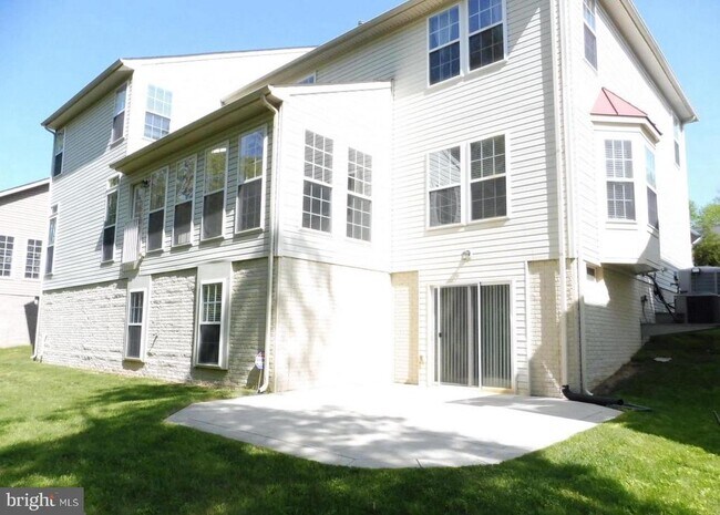 Building Photo - 4807 River Creek Terrace