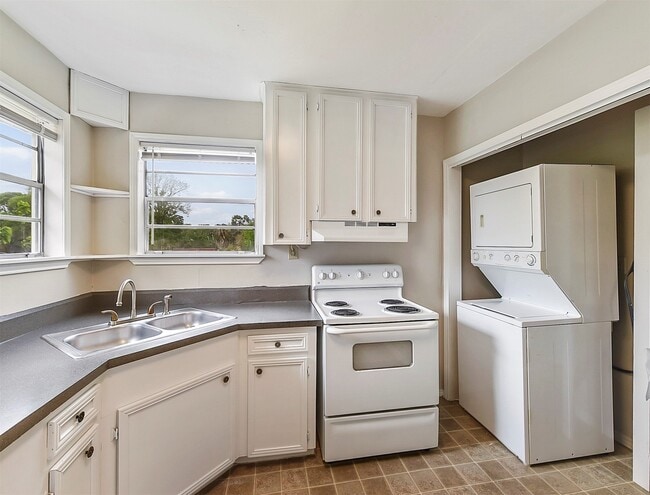 Building Photo - 7357-7352 Brace St