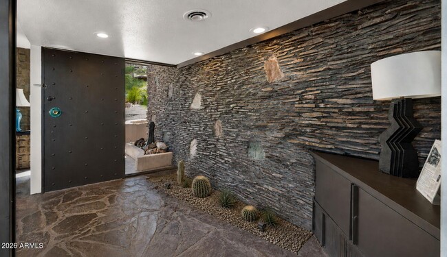 Building Photo - 6102 E Quartz Mountain Rd