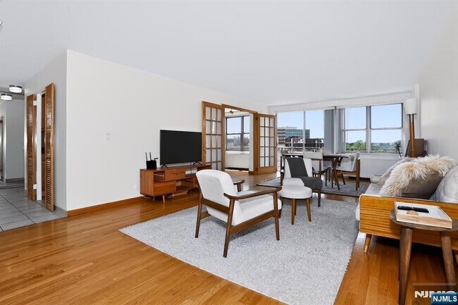 Building Photo - 301 Beech St
