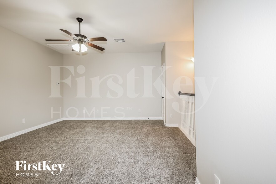 Building Photo - 714 Audra Ln