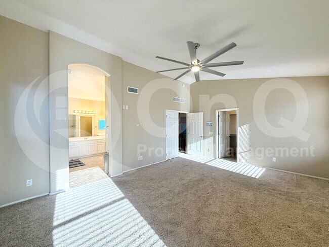 Building Photo - 1432 S Apache Dr