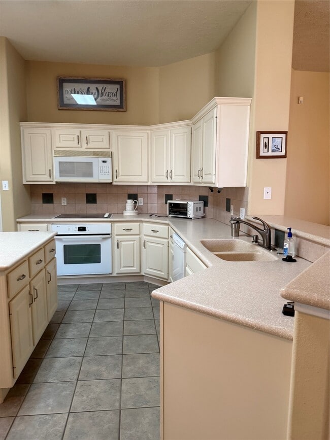 Building Photo - 10522 Torrey Pines Dr