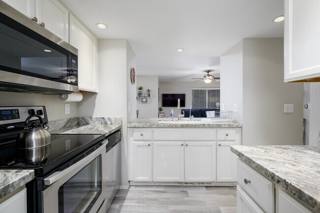 Building Photo - 4850 E Desert Cove Ave