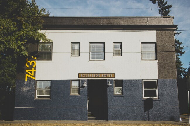 Building Photo - Enjoy Modern Convenience w/Vintage Charm + Complimentary Laundry!