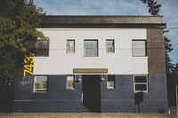 Building Photo - Top Floor Vintage Studio with Modern Renovations + ONE MONTH FREE!