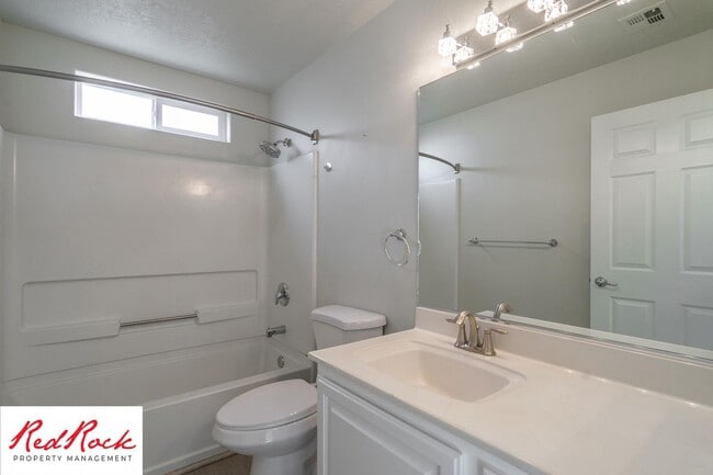 Building Photo - 3 Bedroom Home in Hurricane with Community Pool