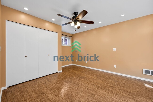 Building Photo - Cozy Retreat in Shoreline – Your Perfect 1,000 sqft Haven