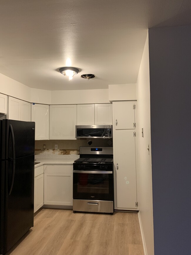 Kitchen almost finished - 4071 Balwynne Park Rd