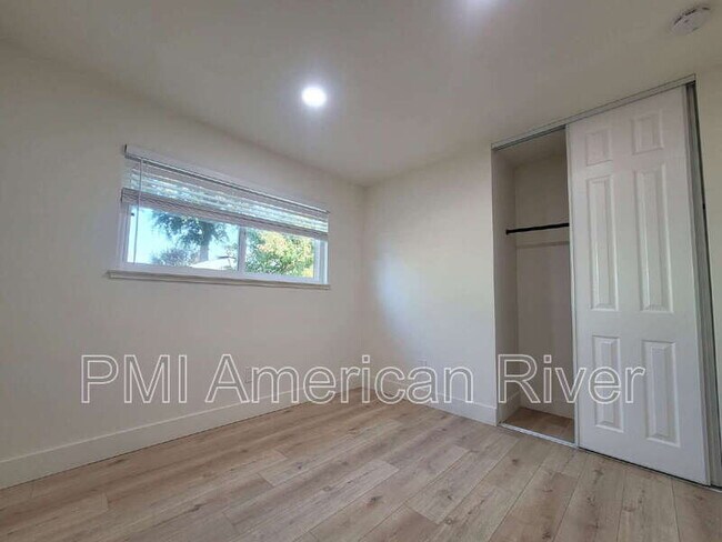 Building Photo - 7933 Valley Green Dr
