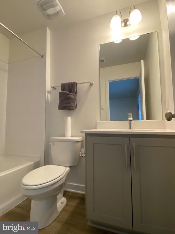 Building Photo - 7530 Daybreak Dr