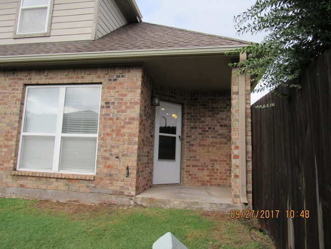Building Photo - TWO STORY HOME LOCATED IN THE SILVER CREEK...