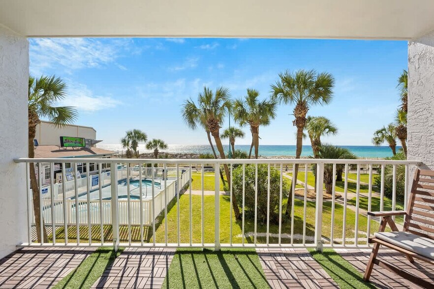 Building Photo - 8743 Thomas Dr