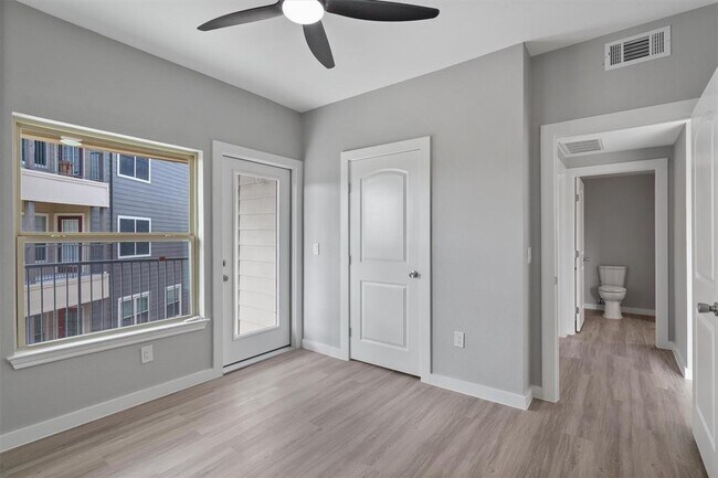 Building Photo - 2320 Gracy Farms Ln