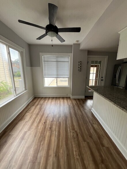 Kitchen (dining space) - 12222 Clifton Blvd