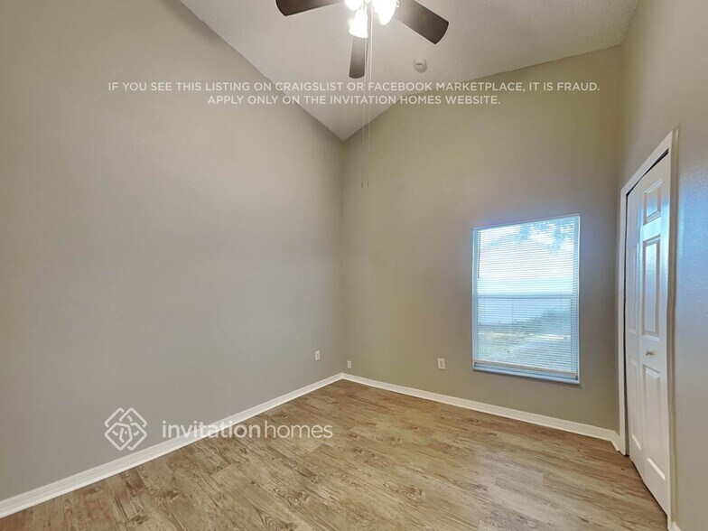 Building Photo - 334 Thomasdale Ave