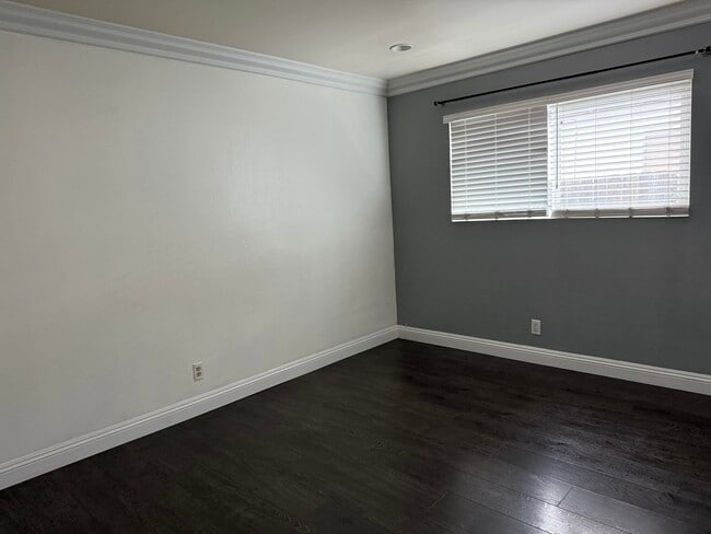 Building Photo - 2008 E Stearns Ave