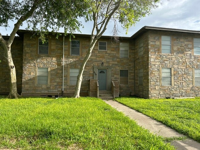 Primary Photo - 829 Indiana Ave