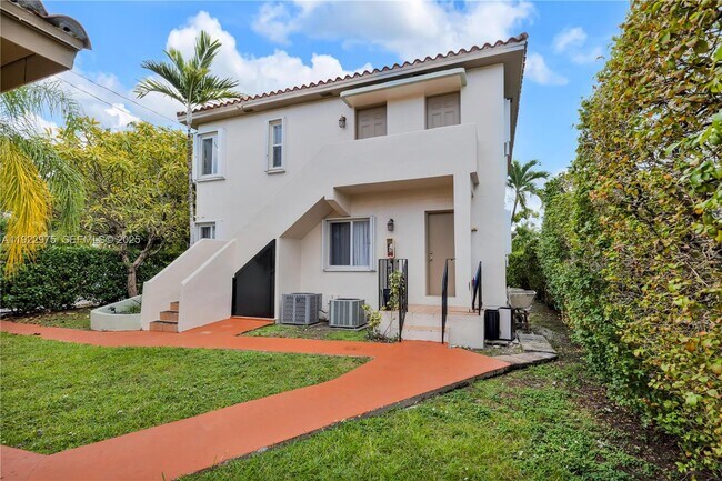 Building Photo - 505 SW 11th St