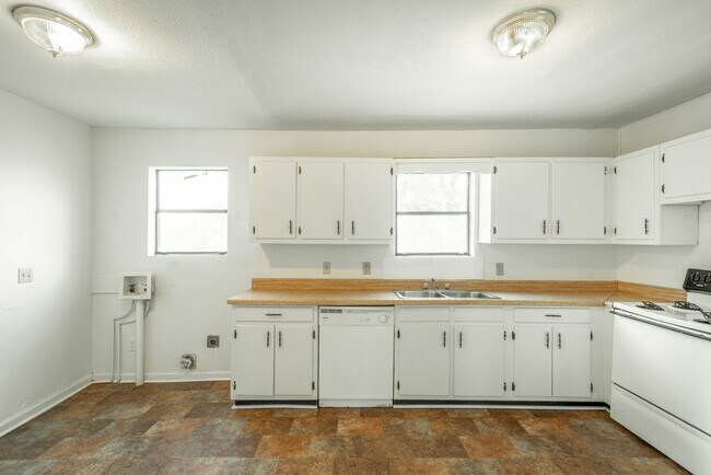 Building Photo - Updated 2 Bedroom Red Bank Home with Porch and Backyard