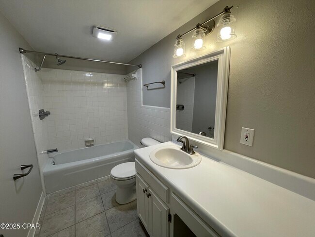 Building Photo - 2100 W Beach Dr