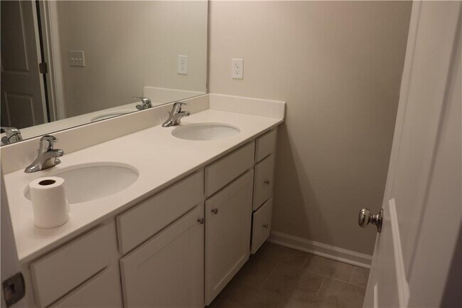 Building Photo - 3328 Hidden Valley Cir
