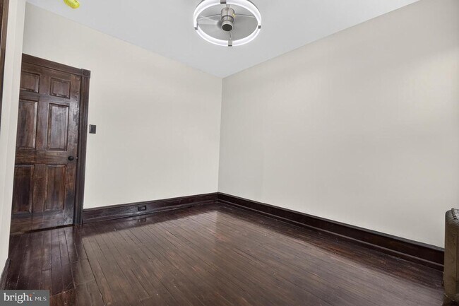Building Photo - 5452 Catharine St