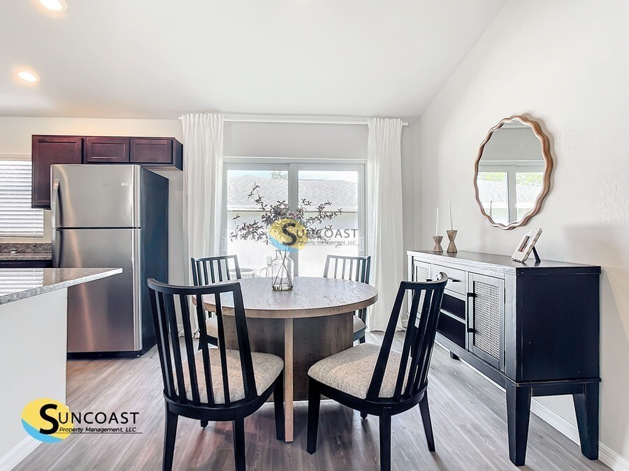 Building Photo - 1017 NE 6th Ave