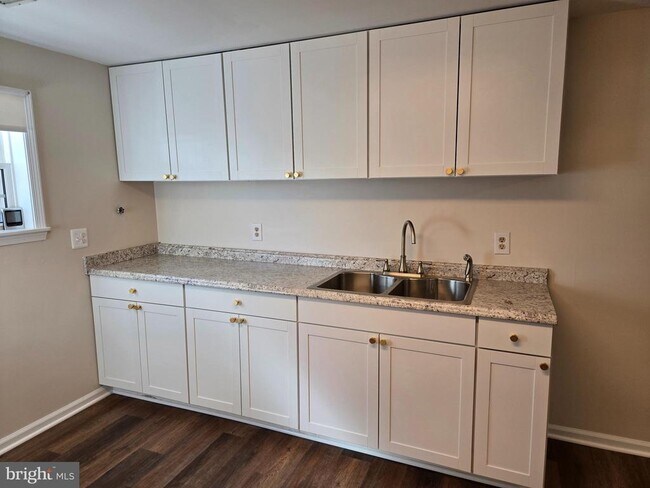 Building Photo - 341 S 26th St