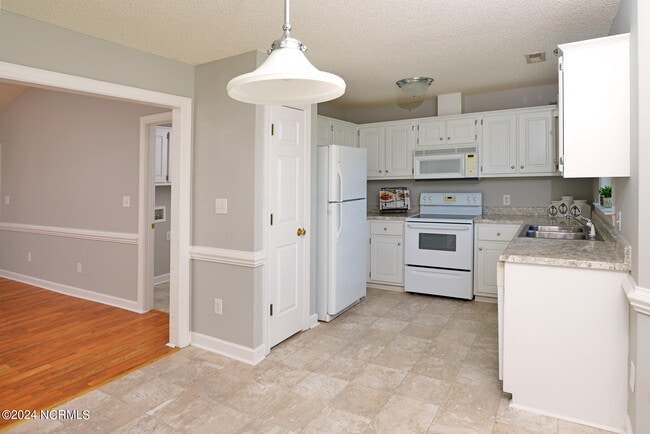 Building Photo - 2008 Penncross Dr