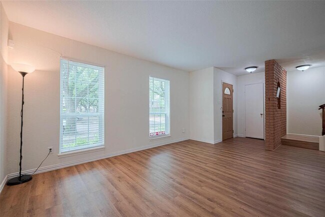 Building Photo - 13040 Trail Hollow Dr