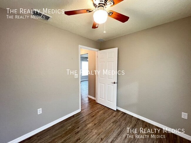 Building Photo - 5312 NW 6th Pl