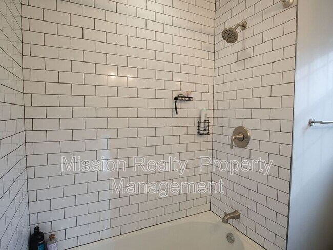 Building Photo - 3409 Idlewood Ave