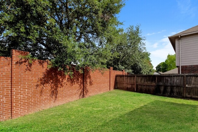 Building Photo - 2910 Fawn Ct