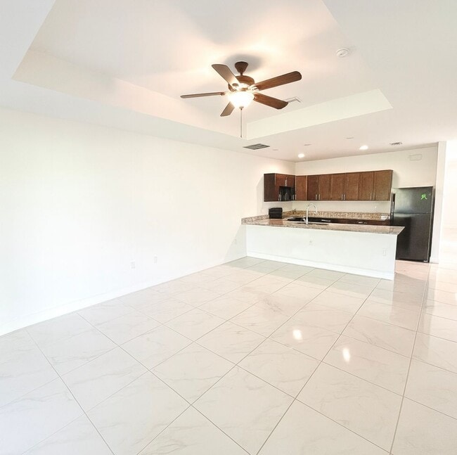 Building Photo - MUST SEE -2/2/1+OPEN DEN-DUPLEX IN GREENBR...