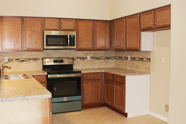 Building Photo - 16723 Clear Oak Way