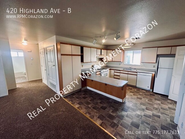 Building Photo - Upstairs Two Bedroom, Two Bathroom Apartme...