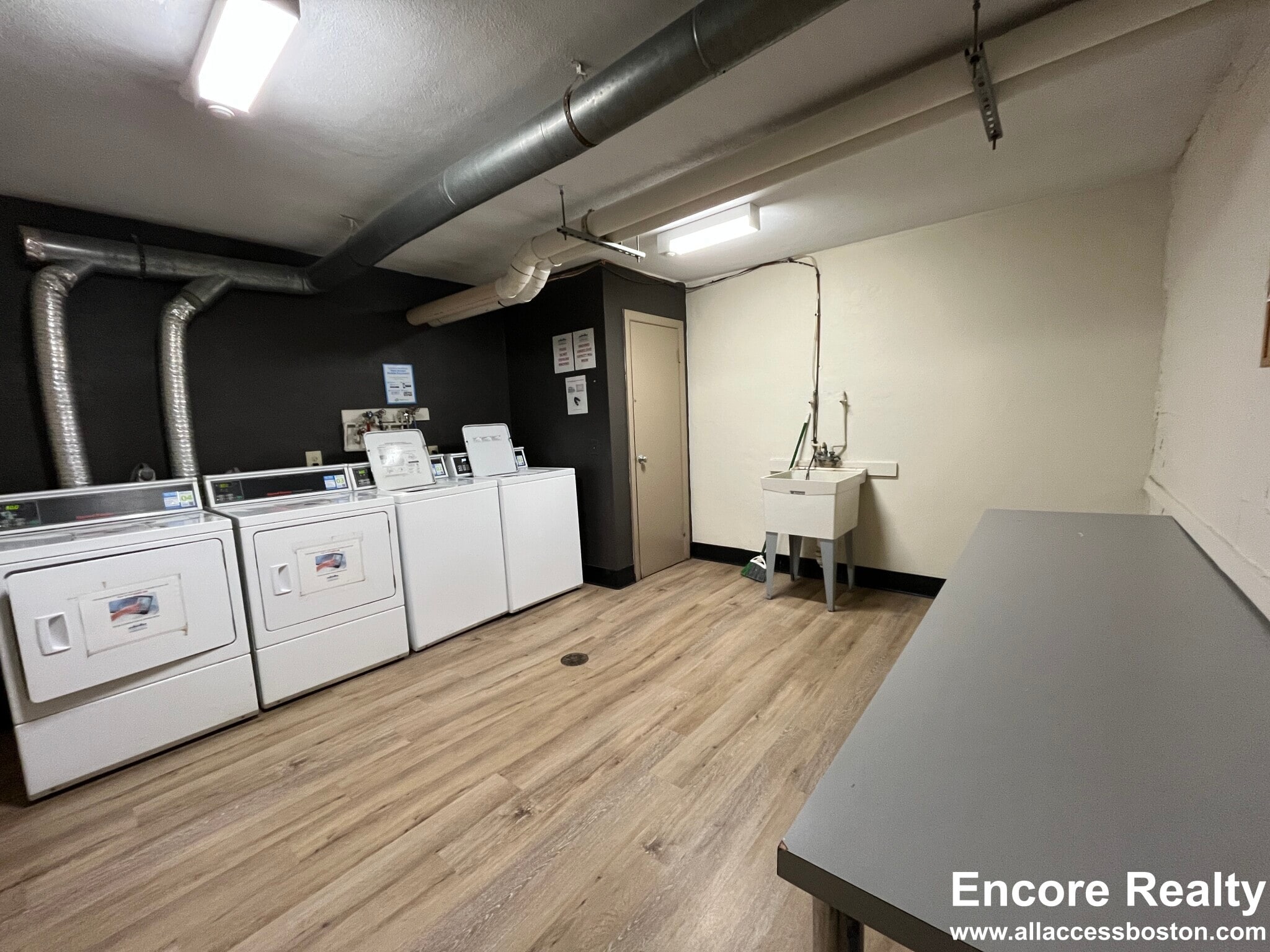 Building Photo - 222 Babcock St